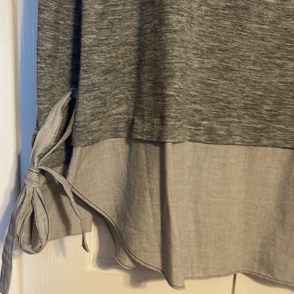 NWOT LOFT gray layered look shirt with tie cuff sleeves size XS - Picture 4 of 8